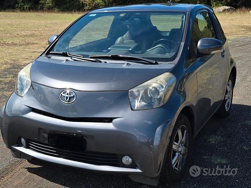 Usata Toyota iQ 98 CV (72 kW) 2010 Grigio Utilitaria