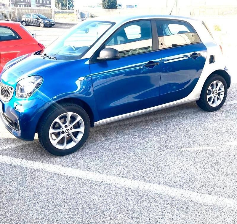 Blu Usata 2014 Smart ForFour Utilitaria | 7999 € (Ottimo prezzo) - Immagine 1/4