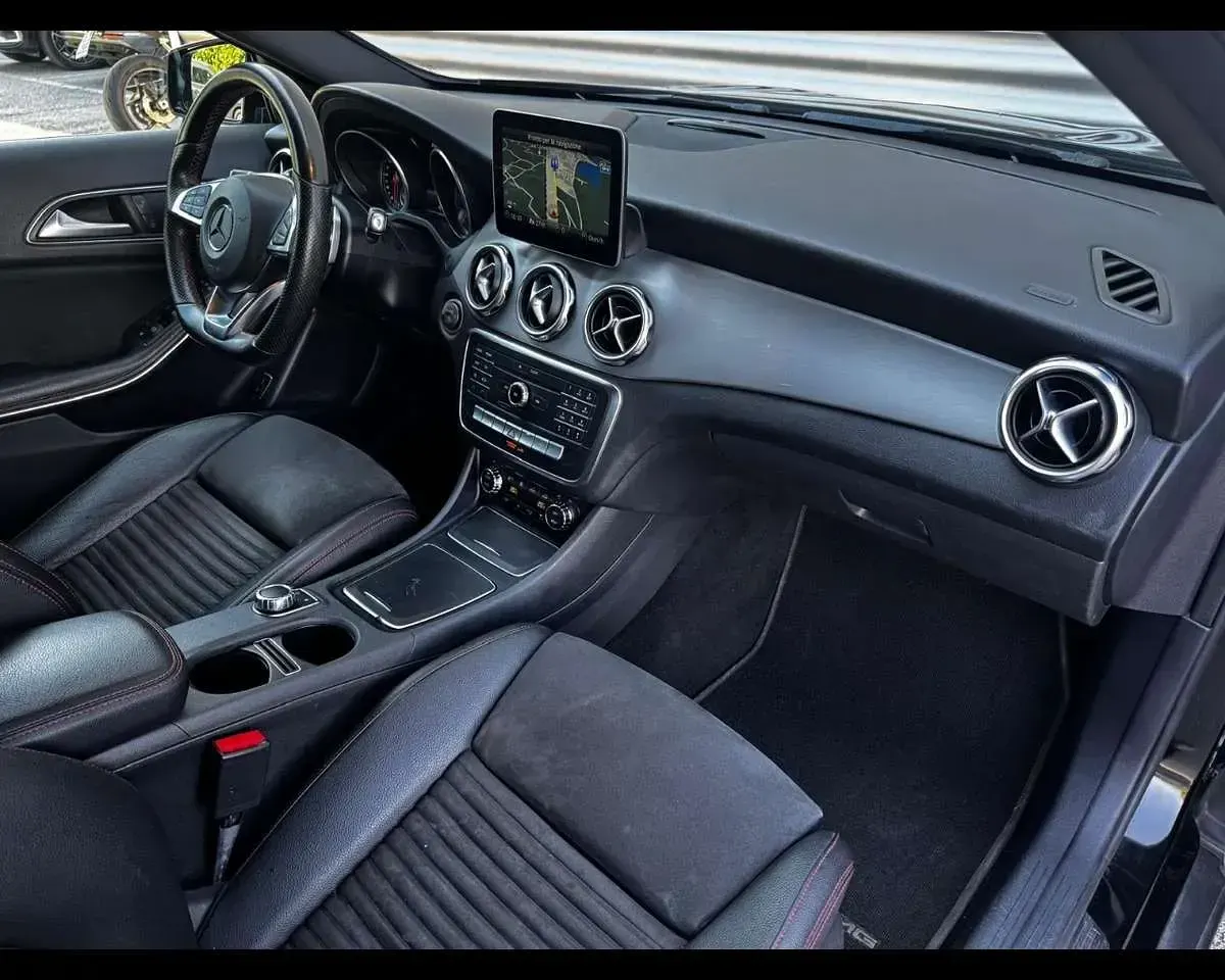 Usata Mercedes GLA200 Executive 136 CV (100 kW) 2017 Nerometallizz. SUV