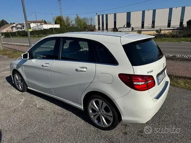 Usata Mercedes B180 Premium 109 CV (80 kW) 2015 Bianco Utilitaria