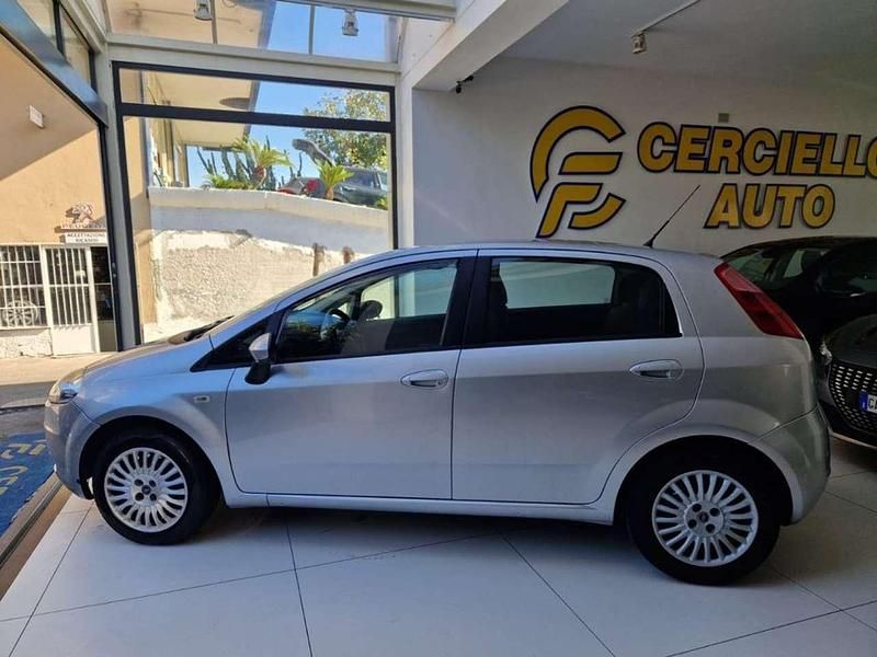 Usata Fiat Grande Punto Dynamic 65 CV (47 kW) 2006 Grigio metallizzato Utilitaria