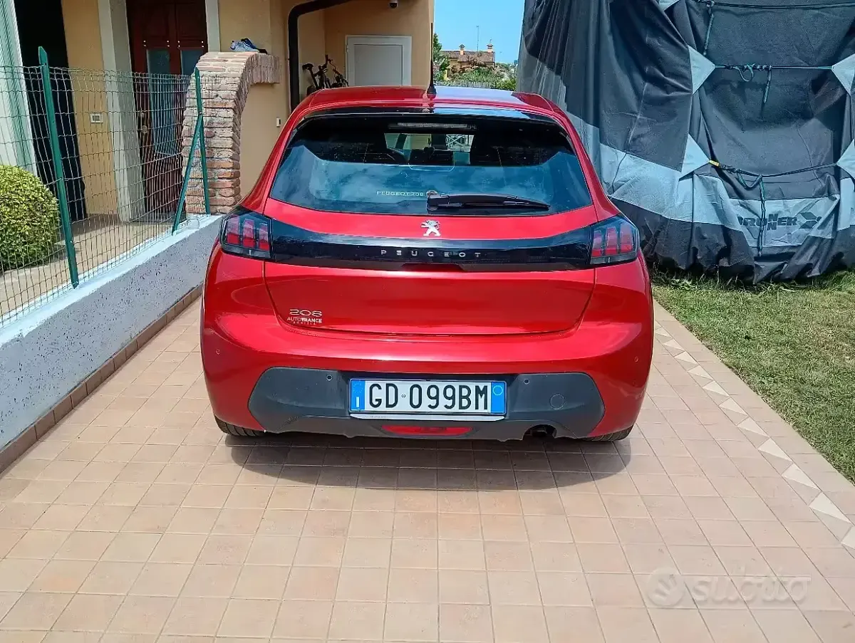 Usata Peugeot 208 Active 75 CV (55 kW) 2021 Rosso Utilitaria