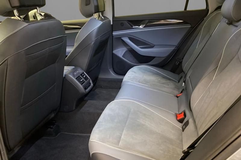 Usata VW Passat Business 150 CV (110 kW) 2024 Argento metallizzato Station wagon