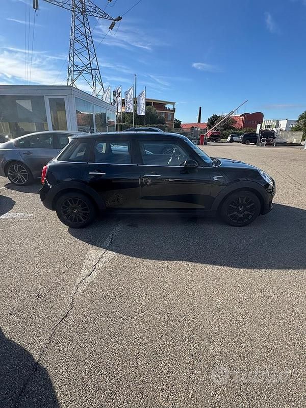 Usata Mini Cooper D 115 CV (84 kW) 2018 Nero Utilitaria
