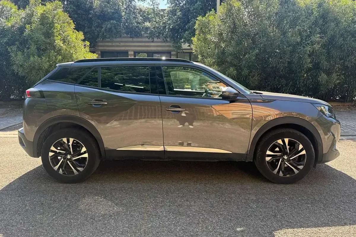 Usata Peugeot 2008 Allure 131 CV (96 kW) 2020 Grigio SUV