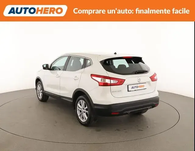 Usata Nissan Qashqai Acenta 110 CV (80 kW) 2017 Bianco SUV