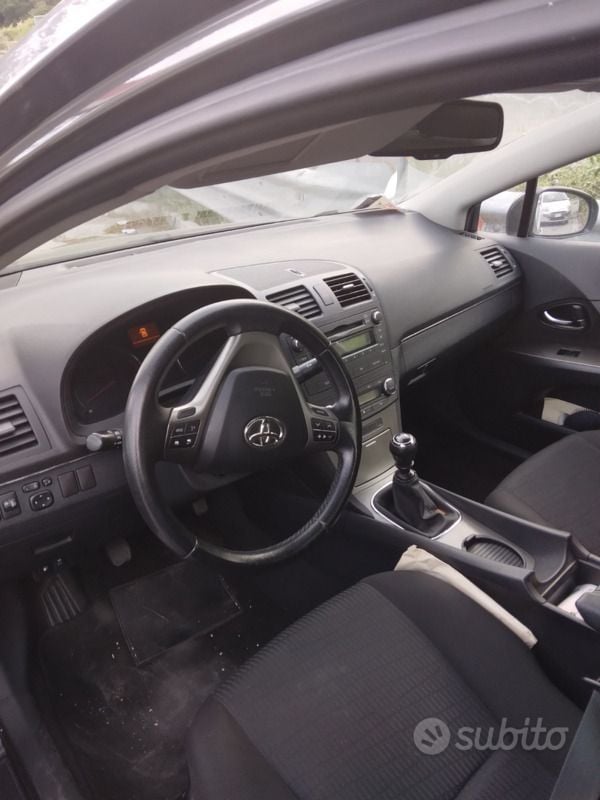 Usata Toyota Avensis 136 CV (100 kW) 2009 Grigio Berlina