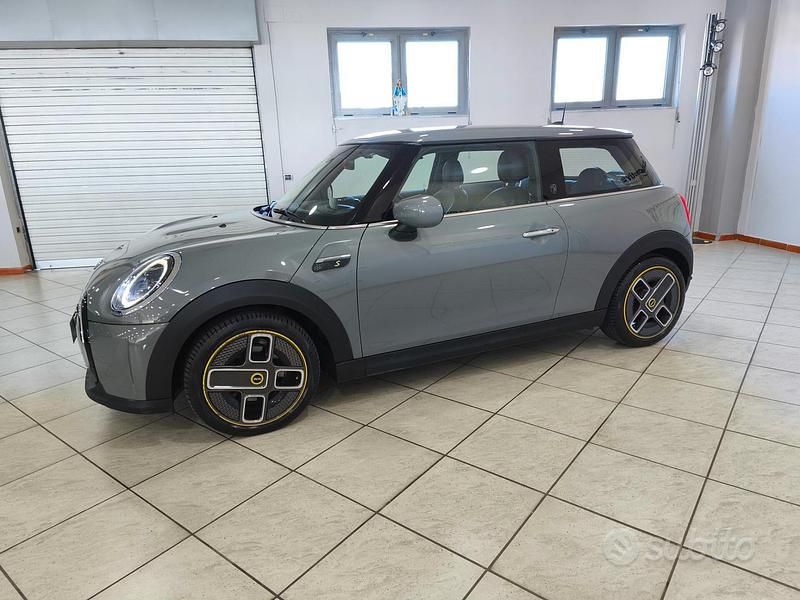 Usata Mini Cooper SE 74 kW (101 CV) 2021 Grigio Utilitaria