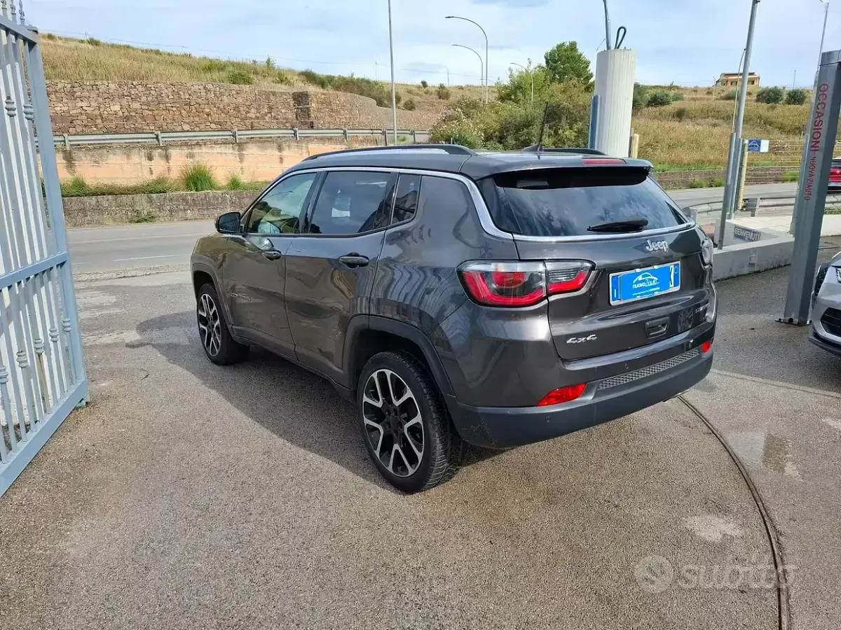 Usata Jeep Compass Limited 140 CV (102 kW) 2018 Grigio SUV