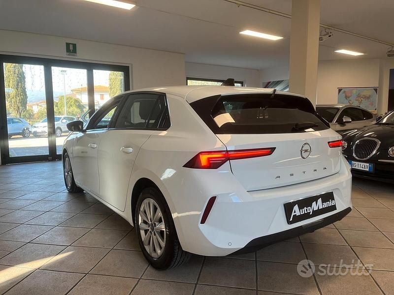 Begagnad Opel Astra Edition 131 HK (96 kW) 2023 Vit Sedan