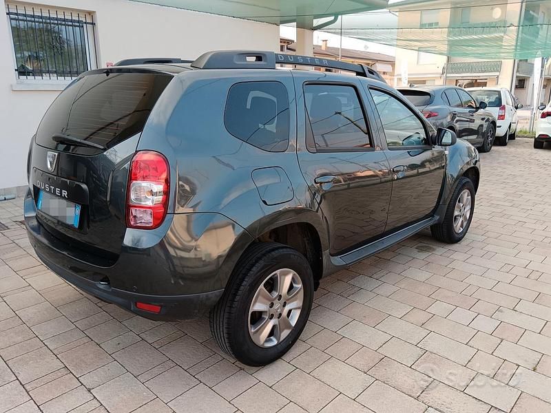 Usata Dacia Duster Lauréate 110 CV (80 kW) 2014 Grigio SUV