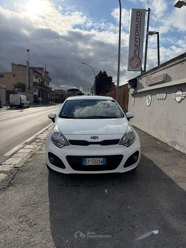 Usata Kia Rio EX 75 CV (55 kW) 2013 Bianco Berlina