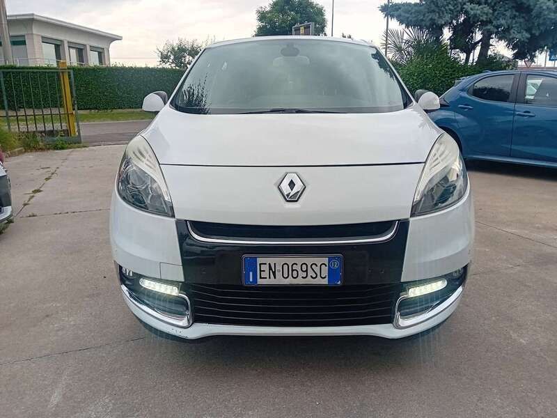 Bianco Usata 2012 Renault Scénic III Bose Edition Monovolume | 2850 € (Super prezzo) - Immagine 1/4