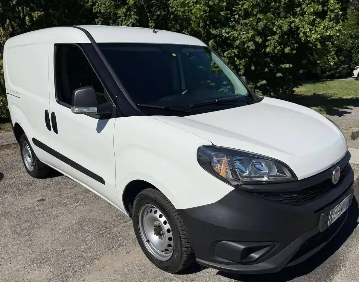 Usata Fiat Doblò Active 105 CV (77 kW) 2021 Bianco gelato Monovolume