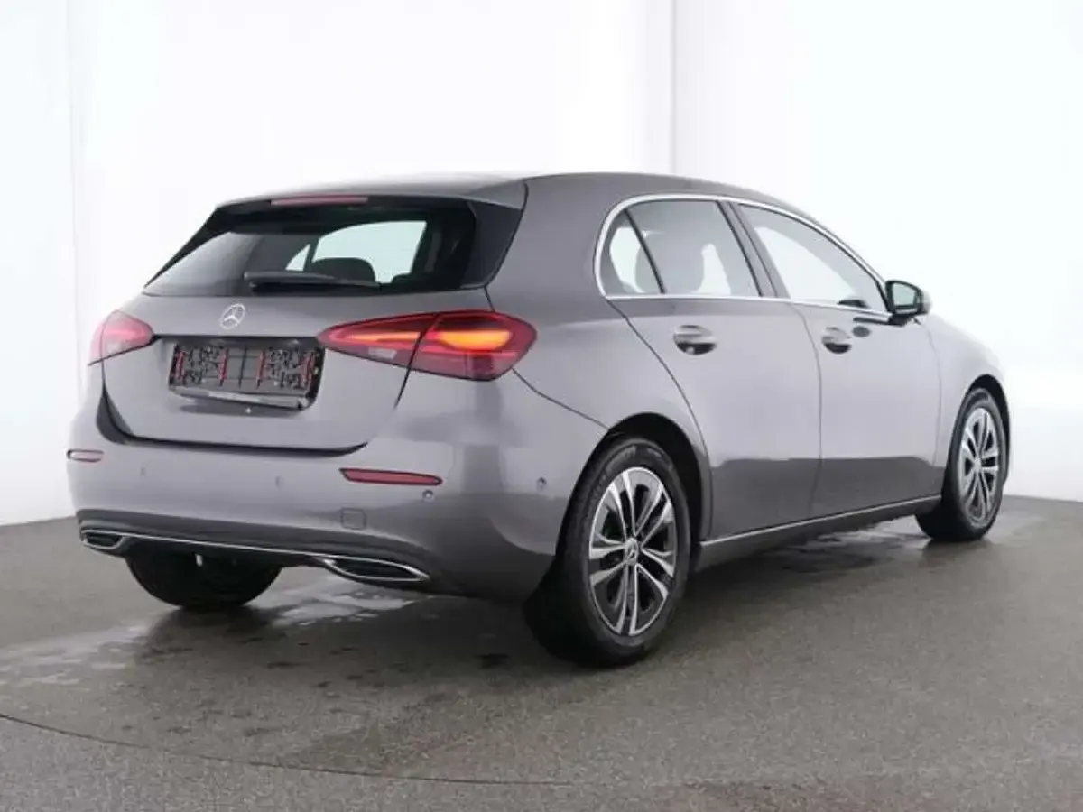 Usata Mercedes A180 136 CV (100 kW) 2025 Grigio Berlina