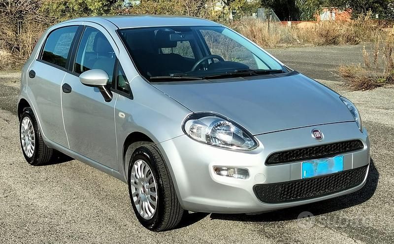 Grigio Usata 2014 Fiat Punto Street Tre volumi | 5200 € (Buon prezzo) - Immagine 1/4
