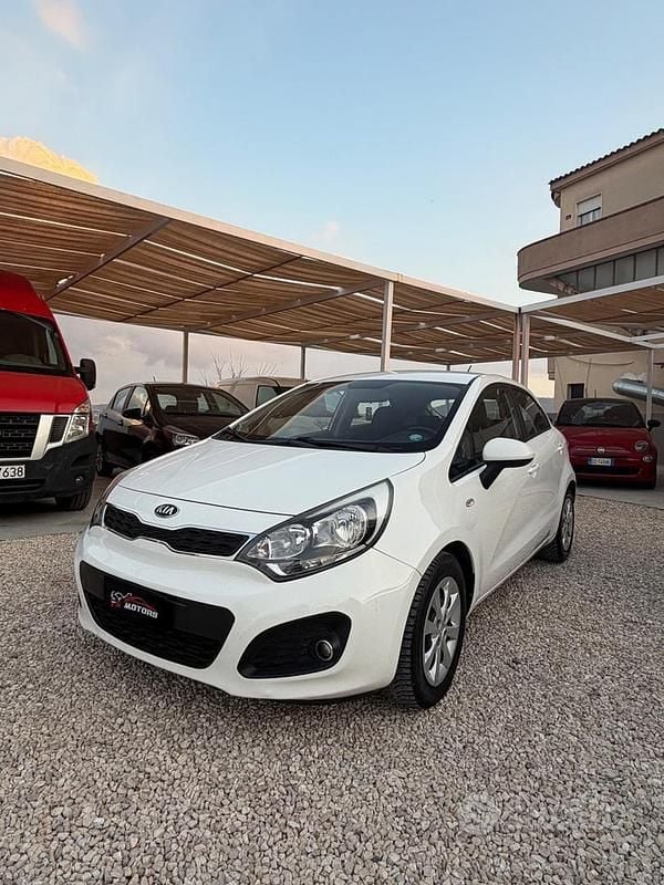 Usata Kia Rio 2014 Bianco Berlina
