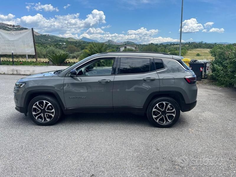 Grigio Usata 2021 Jeep Compass SUV | 21.000 € (Buon prezzo) - Immagine 1/4