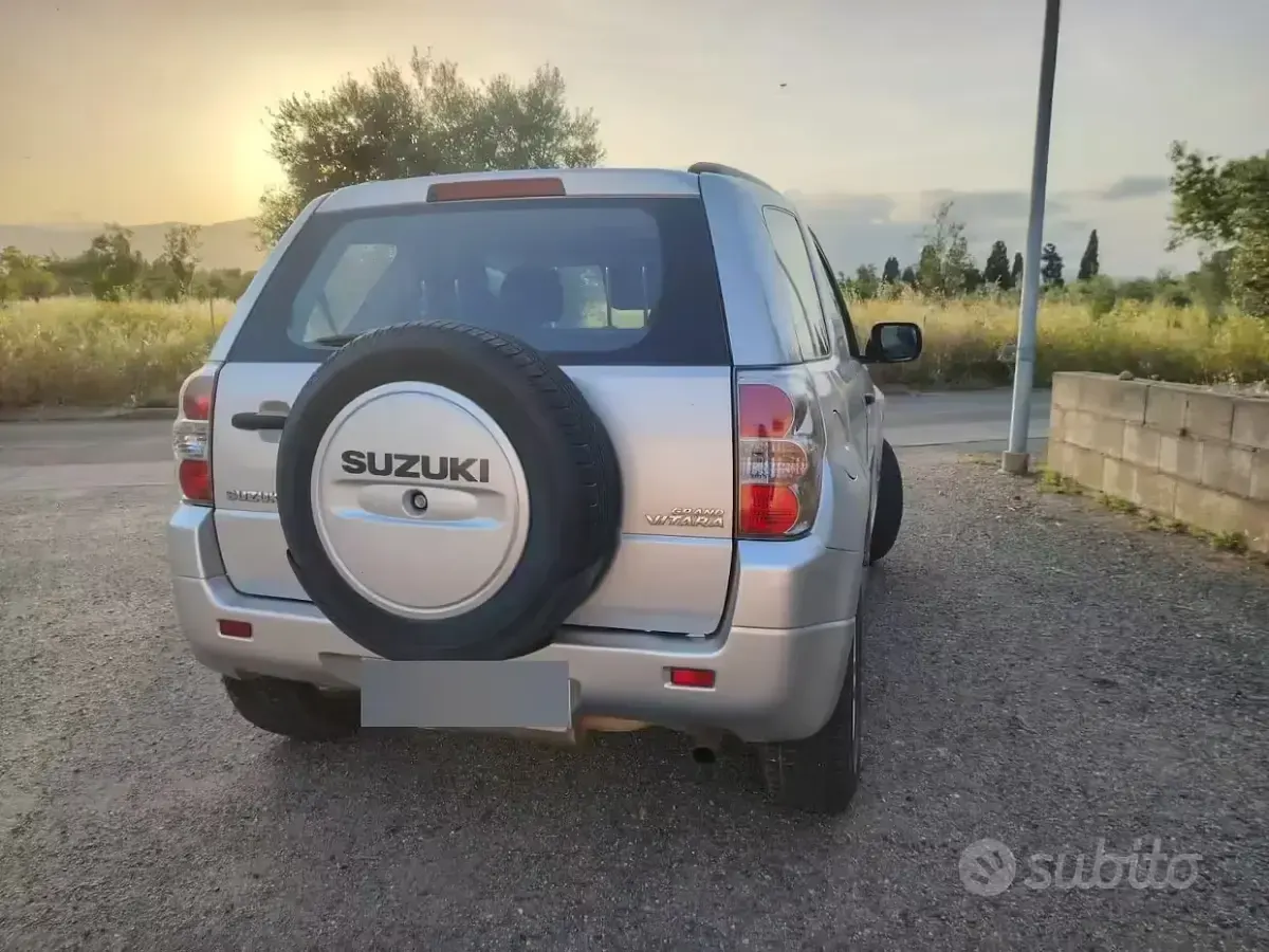 Usata Suzuki Grand Vitara 129 CV (94 kW) 2010 Grigio SUV