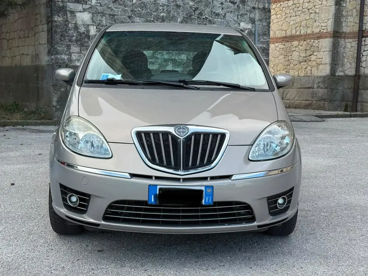 Usata Lancia Musa 77 CV (56 kW) 2009 Argento Monovolume