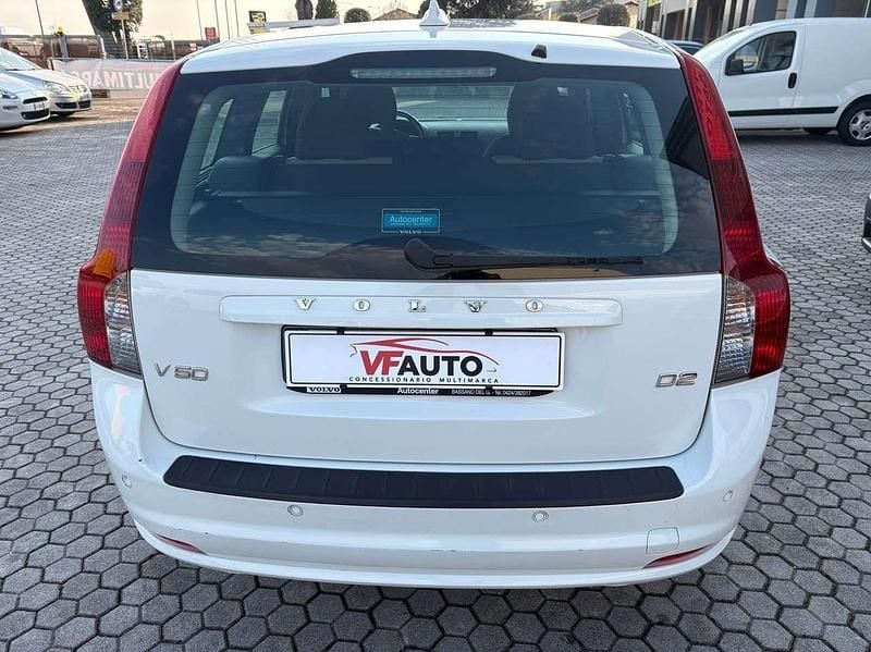 Usata Volvo V50 R-Design 114 CV (83 kW) 2010 Bianco Station wagon