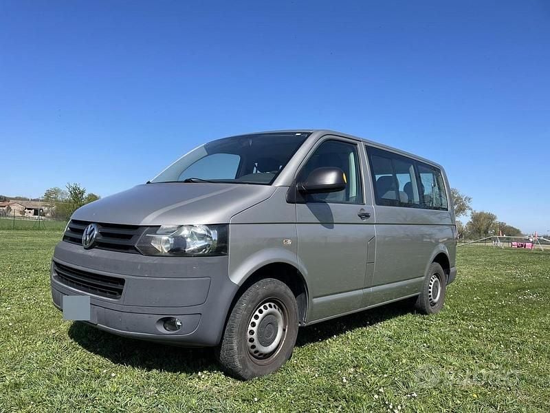 Usata VW Caravelle 140 CV (102 kW) 2010 Marrone Furgone