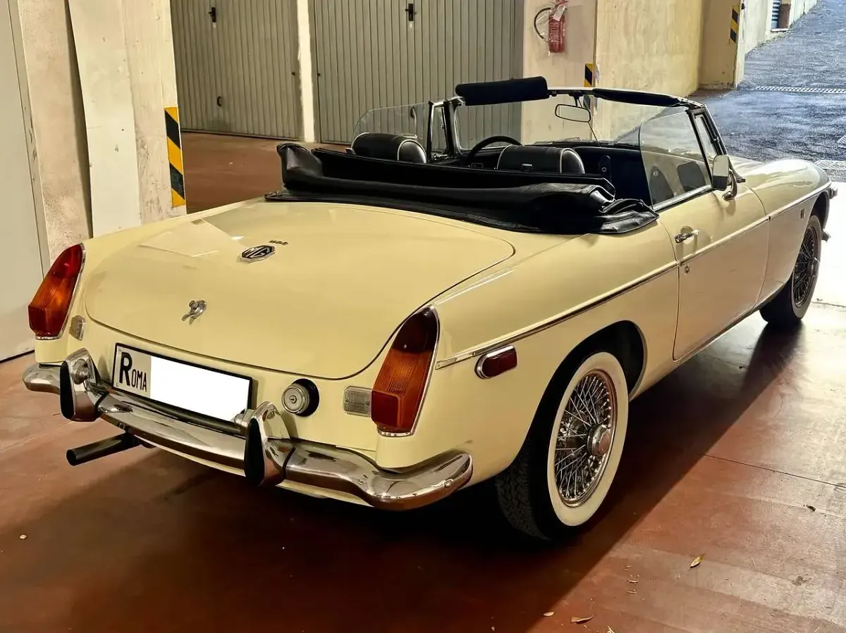 Usata MG B 94 CV (69 kW) 1973 Bianco Cabrio