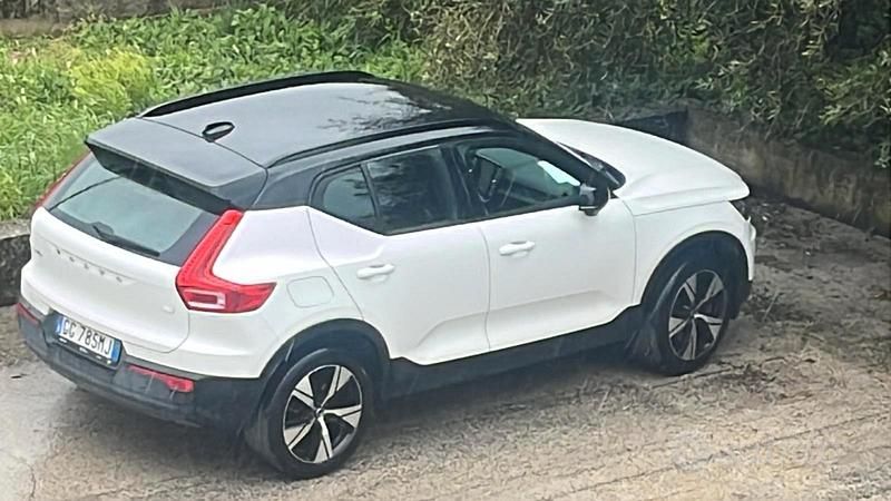 Bianco Usata 2021 Volvo XC40 SUV | 24.500 € - Immagine 1/2