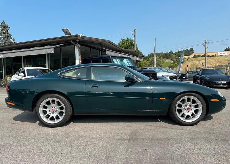 Usata Jaguar XKR 363 CV (266 kW) 1999 Verde Coupé