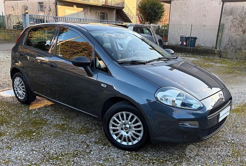 Usata Fiat Punto 69 CV (50 kW) 2018 Grigio Utilitaria