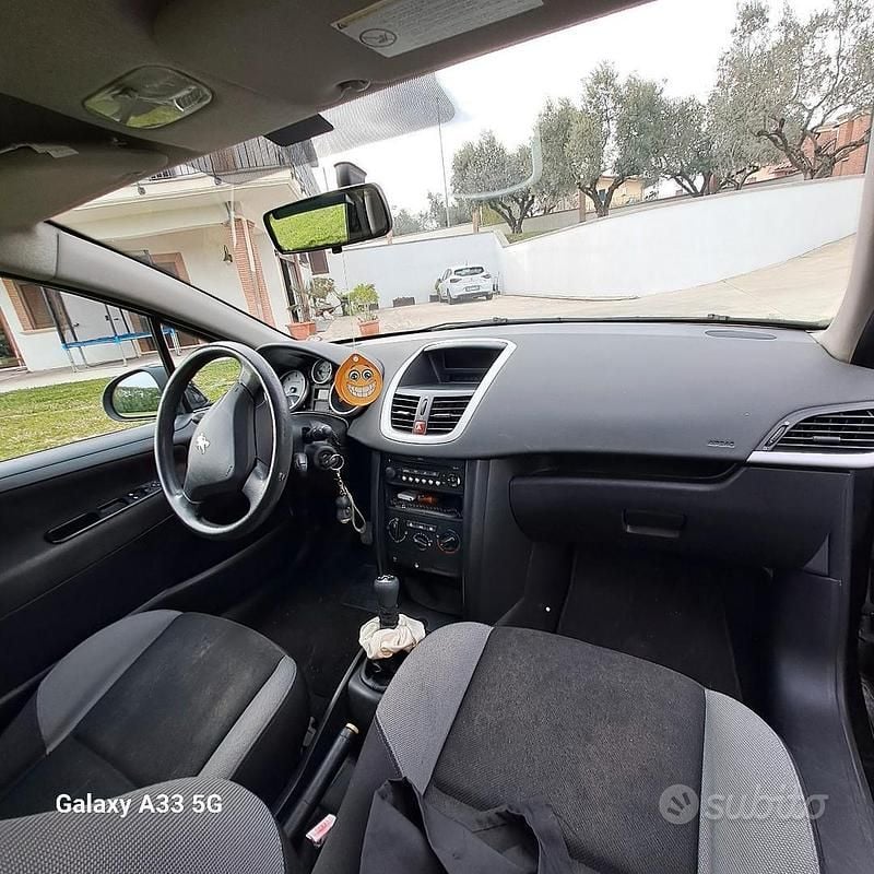 Usata Peugeot 207 88 CV (64 kW) 2008 Nero Utilitaria