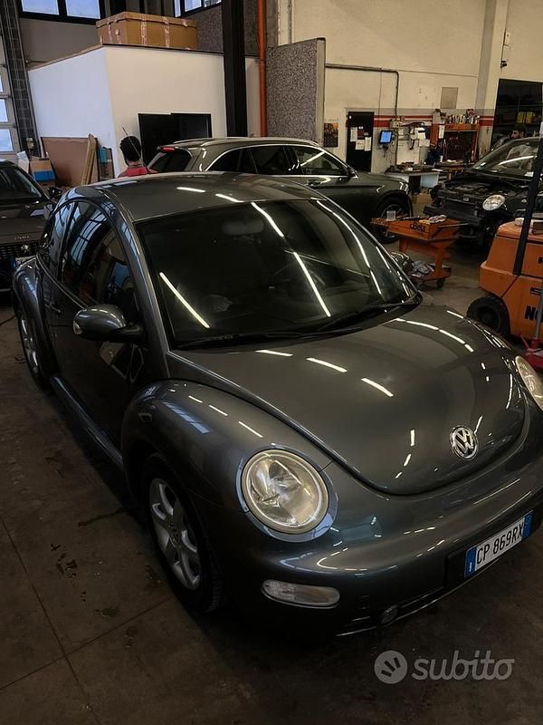 Usata VW New Beetle 101 CV (74 kW) 2004 Grigio Utilitaria