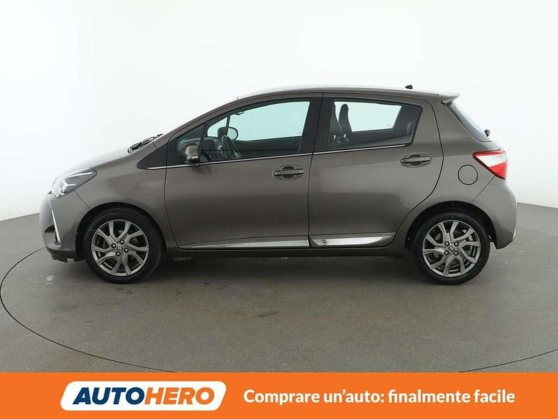 Usata Toyota Yaris Lounge 69 CV (50 kW) 2017 Grigio Utilitaria