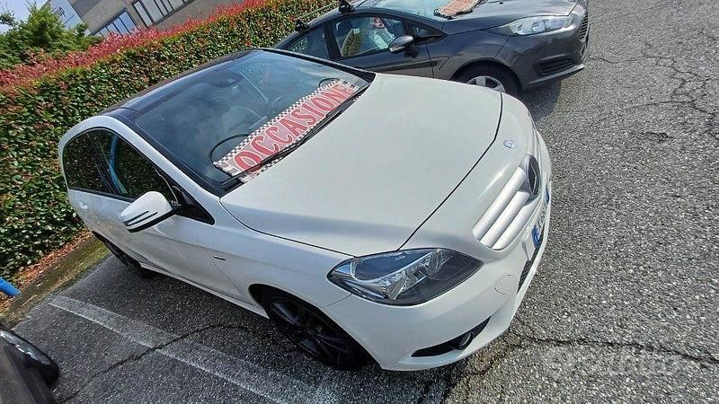 Usata Mercedes B180 Premium 109 CV (80 kW) 2012 Bianco Monovolume