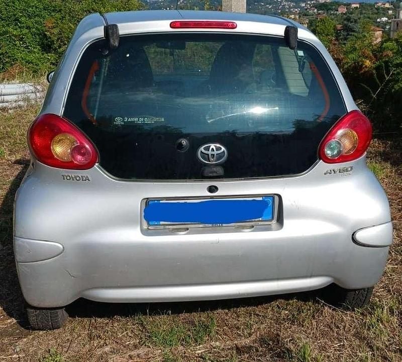 Usata Toyota Aygo 68 CV (50 kW) 2008 Argento Utilitaria