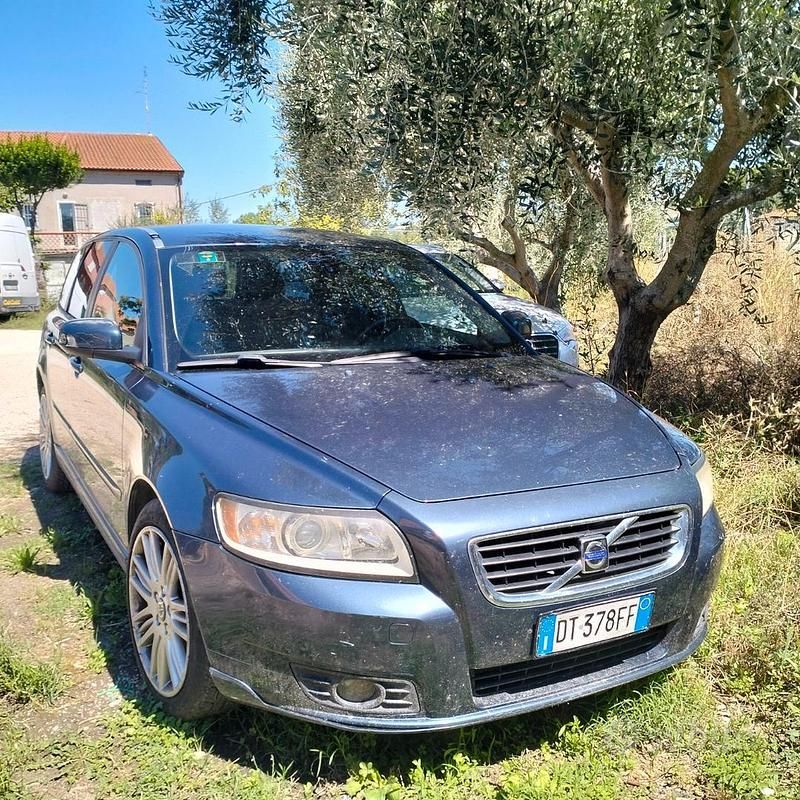 Blu Usata 2008 Volvo V50 Station wagon | 1500 € (Buon prezzo) - Immagine 1/4