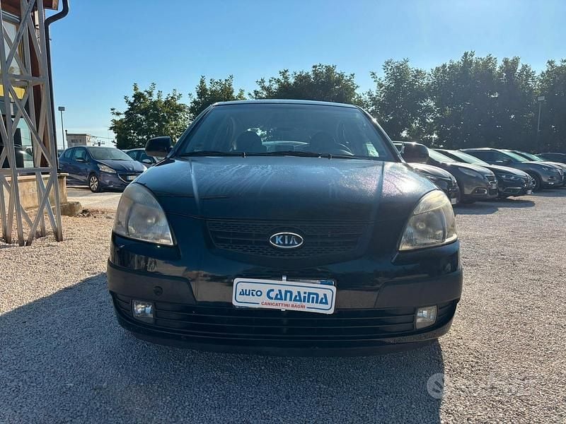 Usata Kia Rio 110 CV (80 kW) 2006 Nero Berlina