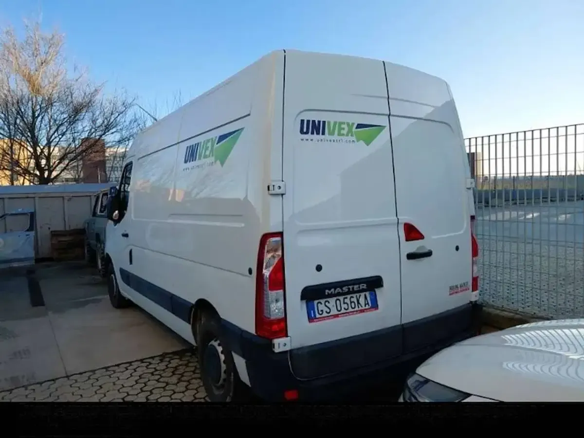 Usata Renault Master 135 CV (99 kW) 2023 Bianco Monovolume