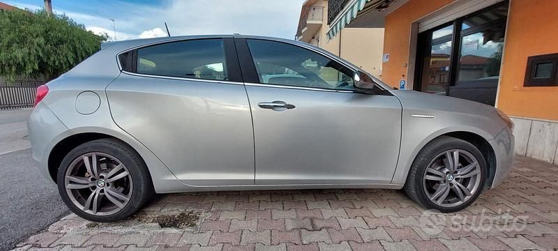 Usata Alfa Romeo Giulietta 105 CV (77 kW) 2014 Grigio Berlina