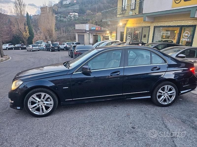 Blu Usata 2011 Mercedes C220 Elegance Tre volumi | 8499 € (Buon prezzo) - Immagine 1/4