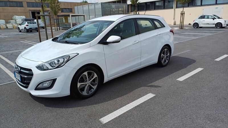 Bianco Usata 2015 Hyundai i30 Comfort Station wagon | 4700 € (Buon prezzo) - Immagine 1/4