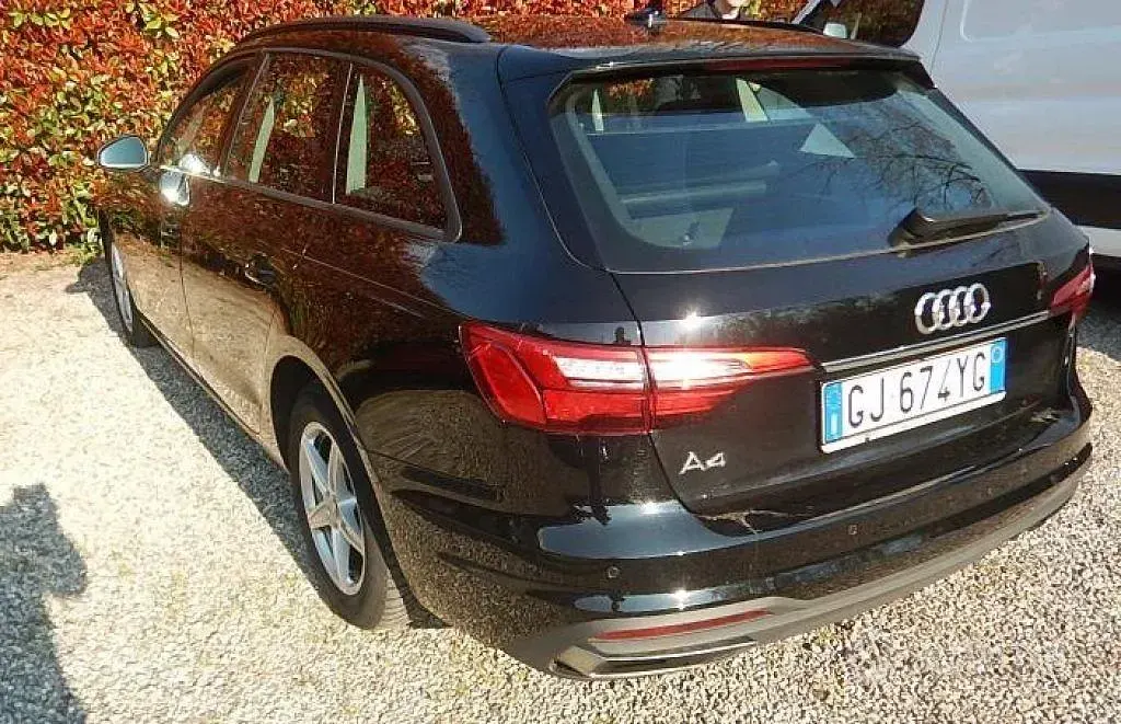 Gebraucht Audi A4 Business 136 PS (100 kW) 2022 Schwarz Kombi