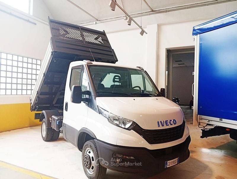 Usata Iveco Daily 136 CV (100 kW) 2021 Bianco