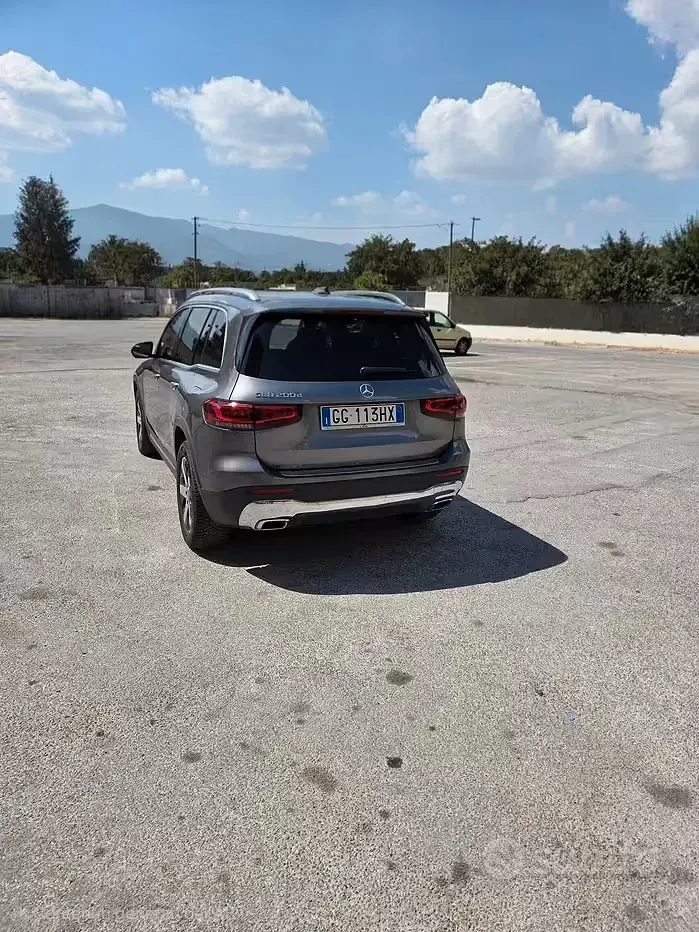 Usata Mercedes GLB200 150 CV (110 kW) 2021 Grigio SUV