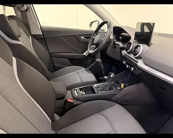 Usata Audi Q2 S-Line 150 CV (110 kW) 2025 Bianco ghiacciaio metallizzato SUV