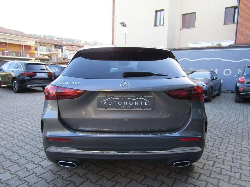 Usata Mercedes GLA200 AMG line 150 CV (110 kW) 2024 Grigio montagna SUV