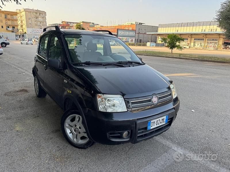 Nero Usata 2010 Fiat Panda Climbing Tre volumi | 1999 € (Super prezzo) - Immagine 1/4