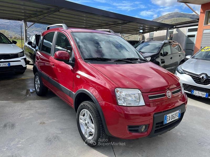 Usata Fiat Panda 4x4 Climbing 69 CV (50 kW) 2010 Rosso Utilitaria