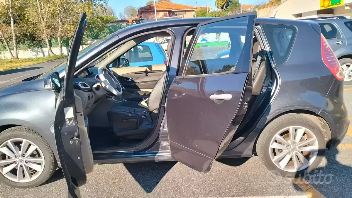 Usata Renault Scénic III 110 CV (80 kW) 2009 Grigio Monovolume