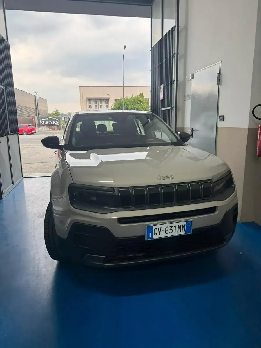 Usata Jeep Avenger Longitude 100 CV (73 kW) 2024 Beige SUV